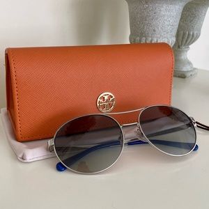 TORY BURCH Aviator Sunglasses in Silver/Navy T Print TY6037